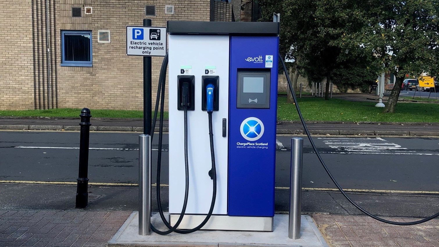 Over 1000 electric vehicle charge points in Scotland Charge Place